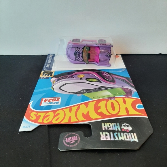 Monster High Hot Wheels Ghoul Mobile 2024 Screen Time Collection Car Purple - Picture 6 of 9
